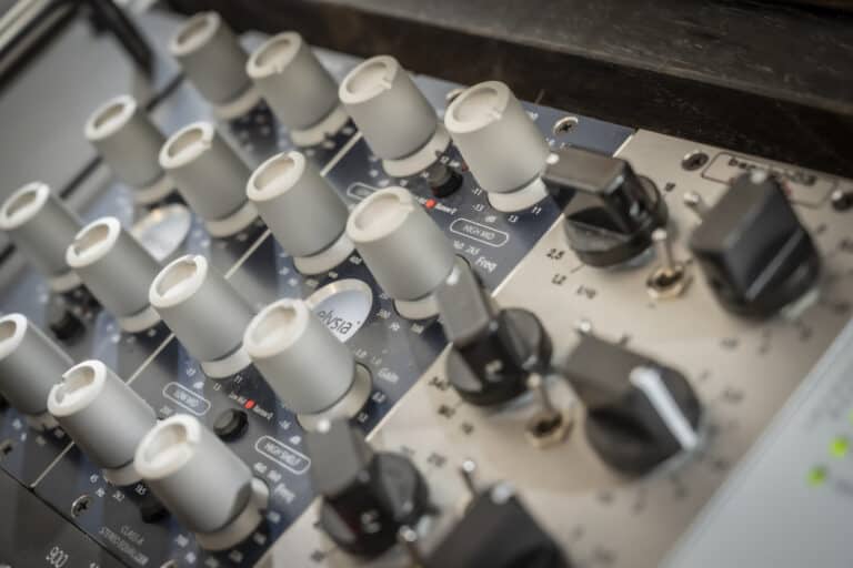 blog – Mobiles_Recording_500er_Serie_Mixing_Mastering_Peak_Studios_Elysia_Raum03