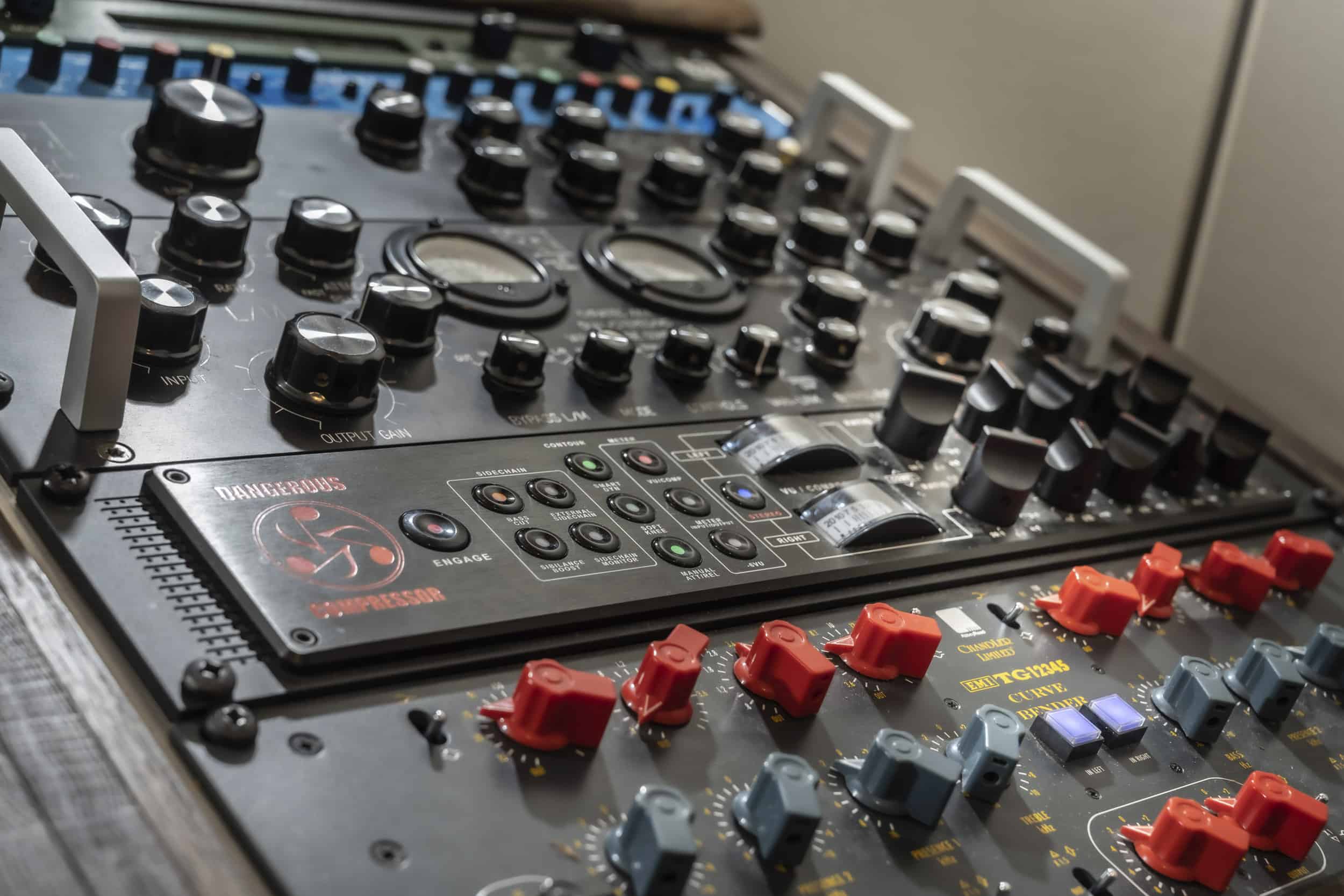 Online mastering equipment. Dangeous Compressor, Chandler Curvebender; Gyraf Audio Vari Mu and Gyraf Audio Tilt EQ