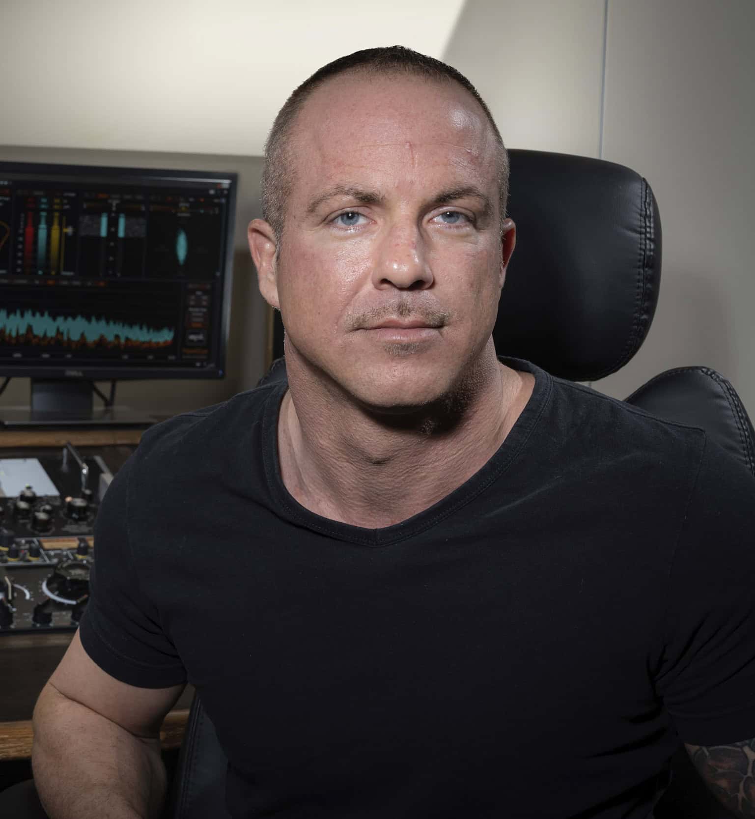 Mixing – Chris Jones Chat Avater